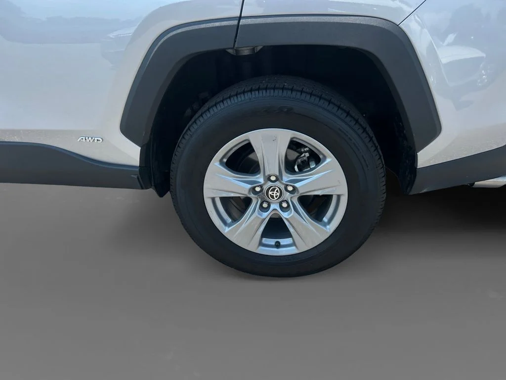 Used 2025 Silver Toyota XLE image 8