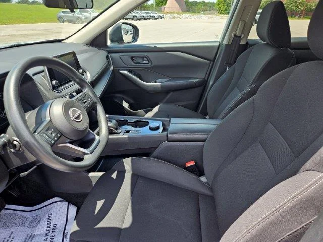 Used 2024 Silver Nissan S image 9