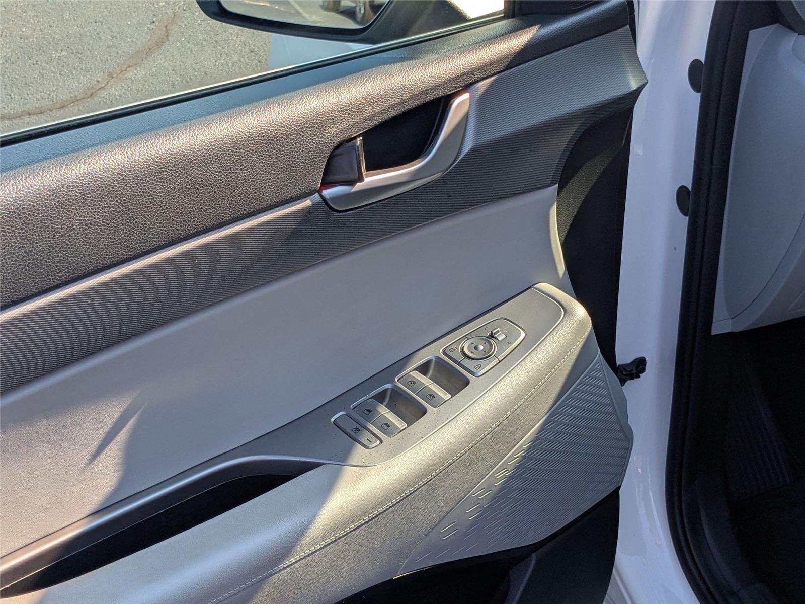 Used 2021 Hyper White Hyundai SE image 12