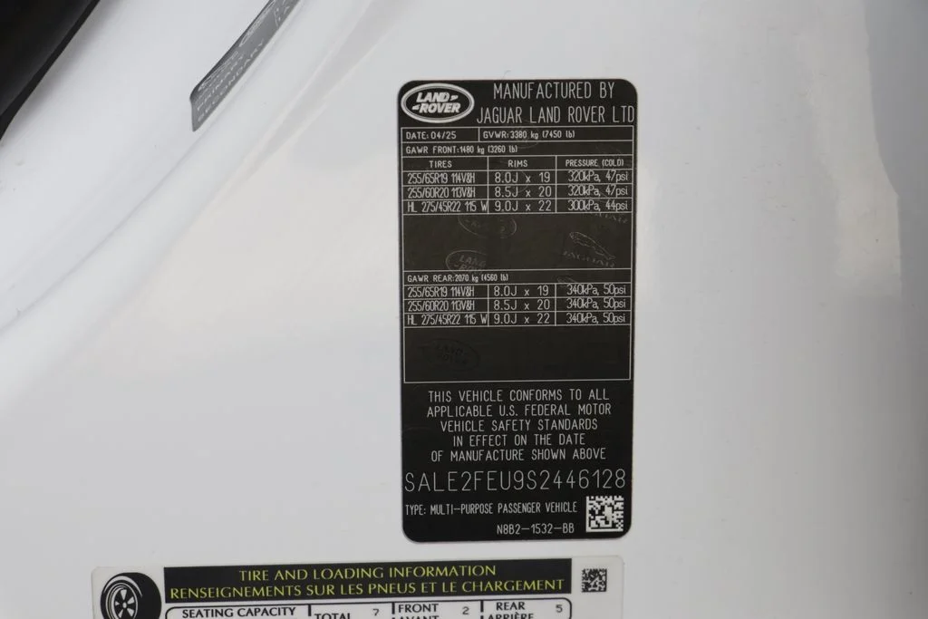 Certified Used 2025 White Land Rover X-Dynamic SE image 25