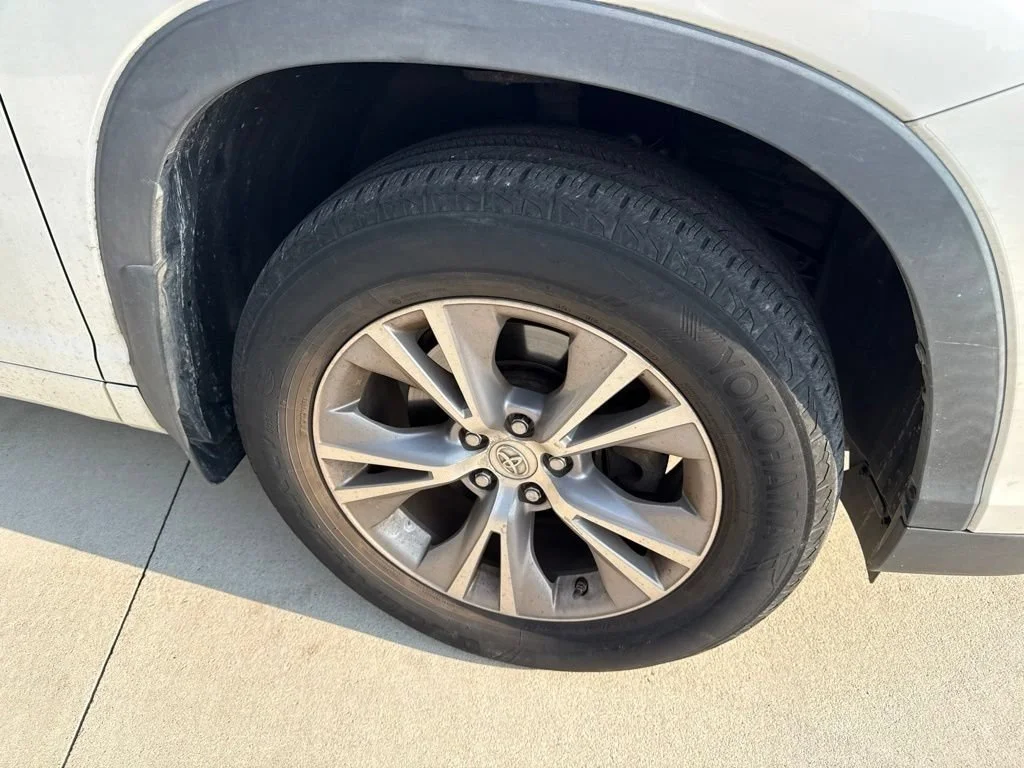 Used 2015 Blizzard Pearl Toyota XLE image 11