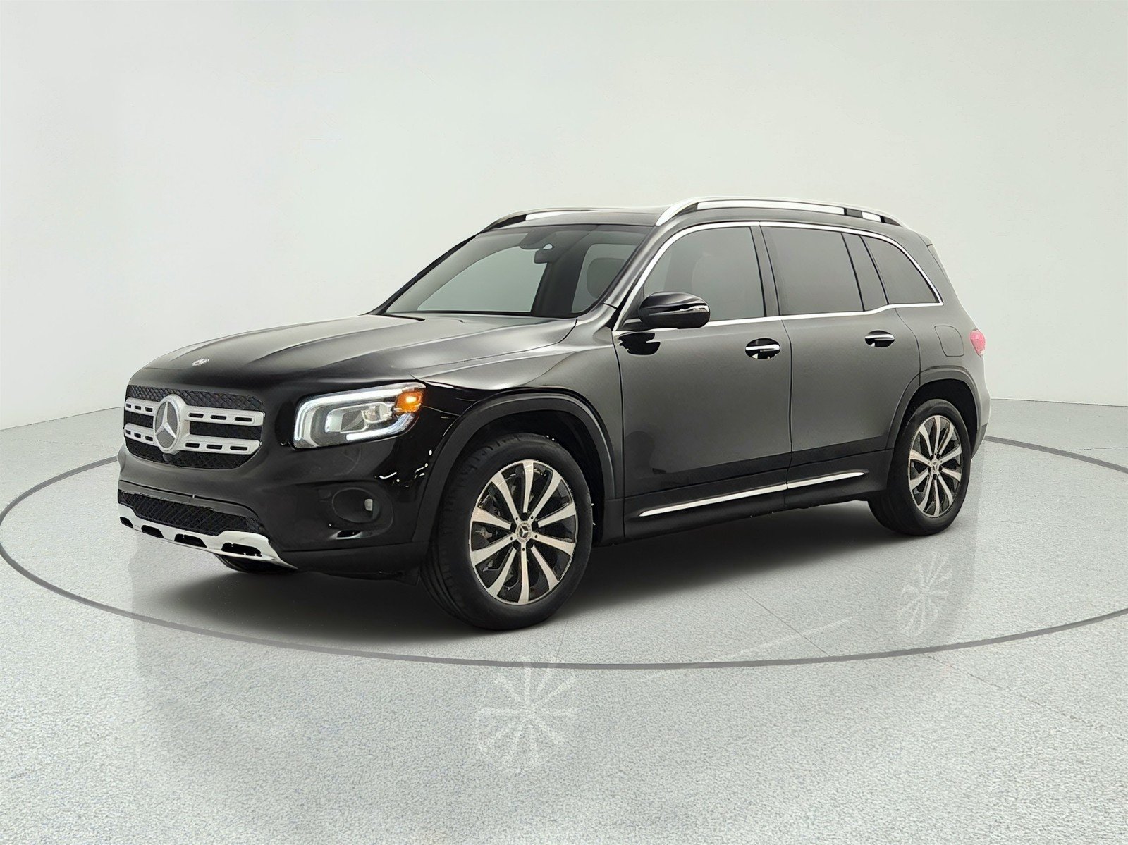 Used 2023 Night Black Mercedes-Benz GLB 250 SUV image 1
