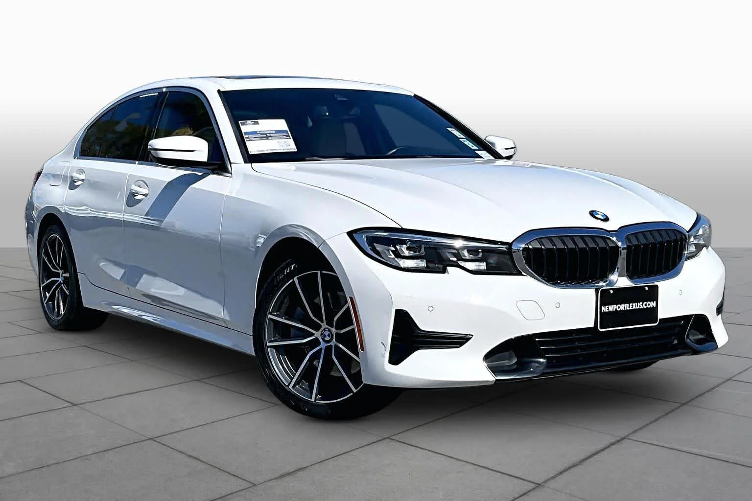 Used 2019 Alpine White BMW 330i image 2