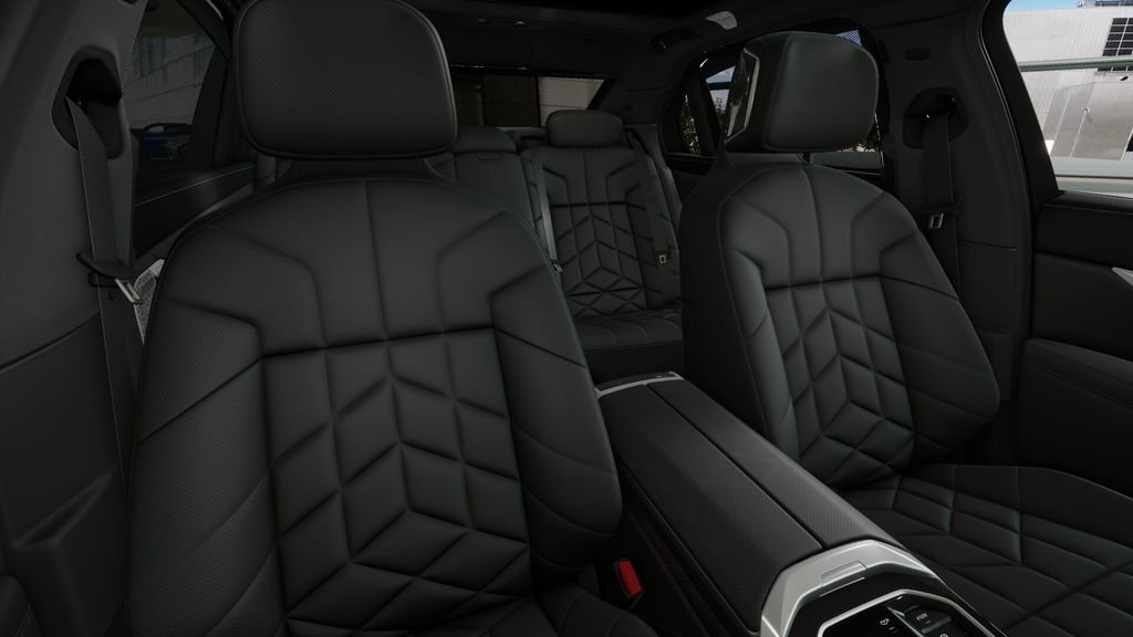 2026 BMW 7 Series 750e - Photo 38