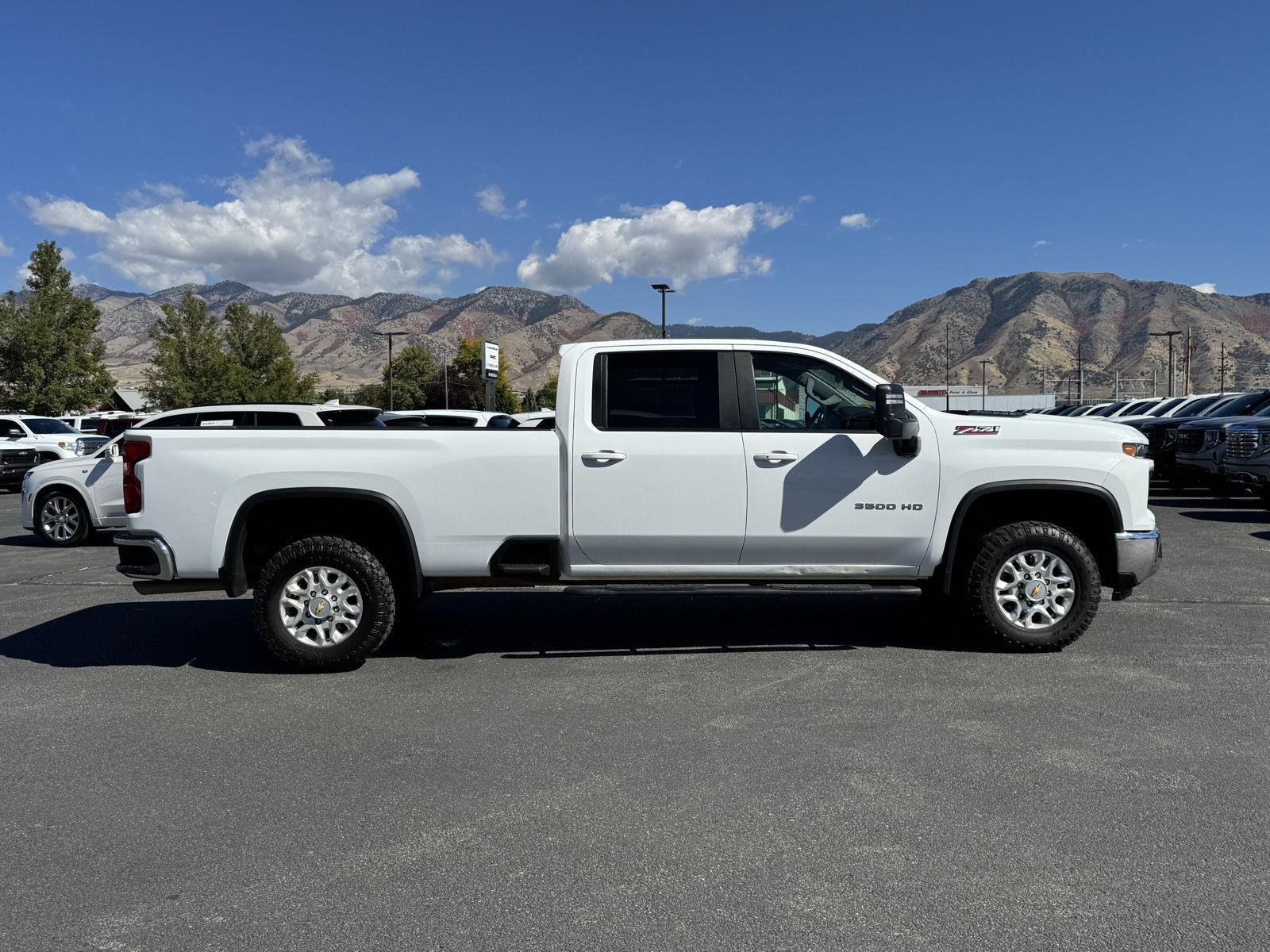 Used 2024 Summit White Chevrolet LT image 7