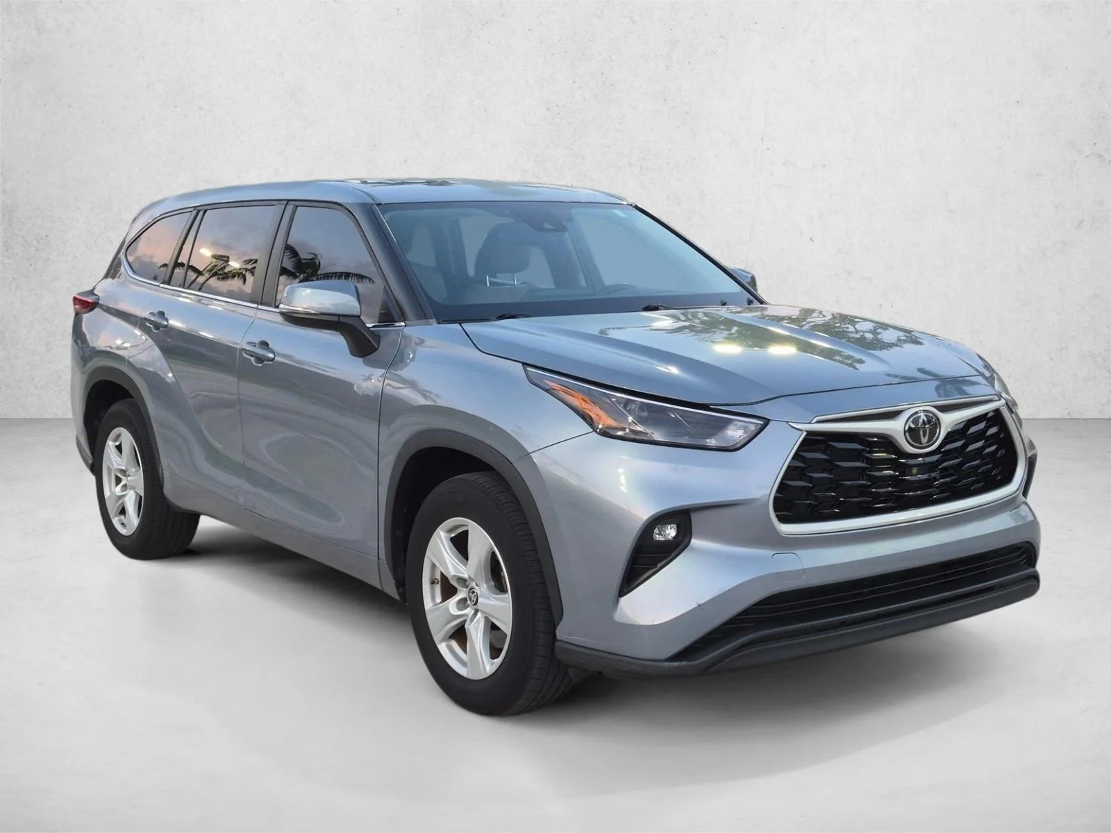 Used 2023 Moon Dust Toyota LE image 3