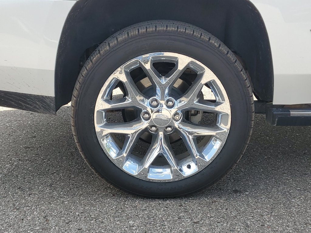 Used 2018 Crystal White Cadillac Premium Luxury image 5