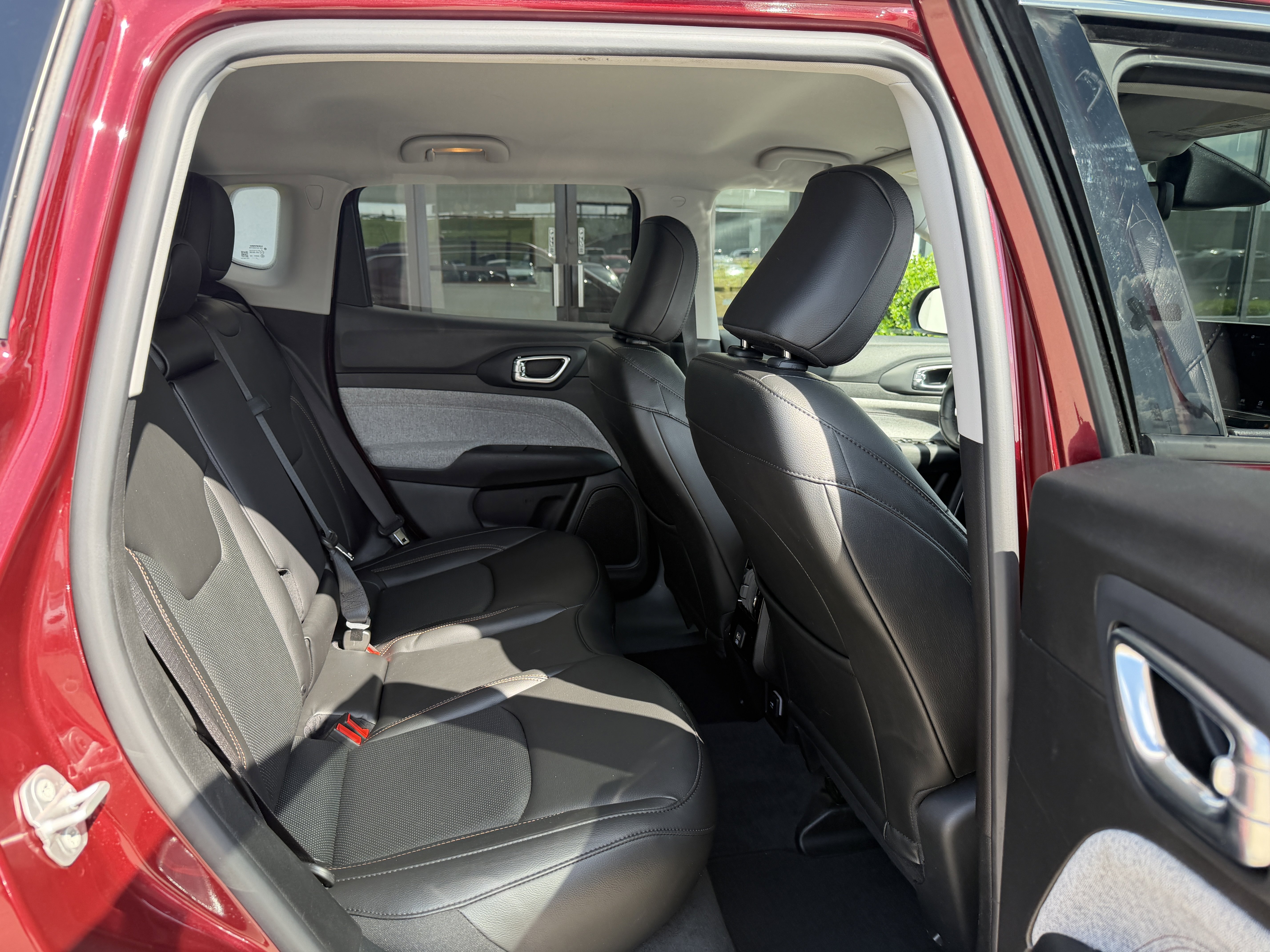 Used 2022 Velvet Red Pearlcoat Jeep Latitude Lux image 22