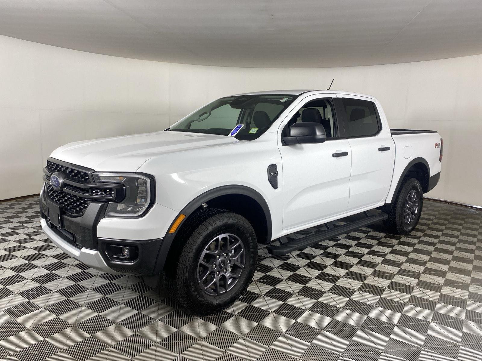 Used 2025 Oxford White Ford XLT image 6