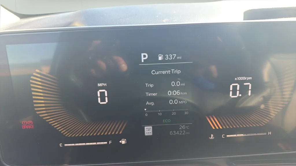 Used 2025 White Kia LXS image 18