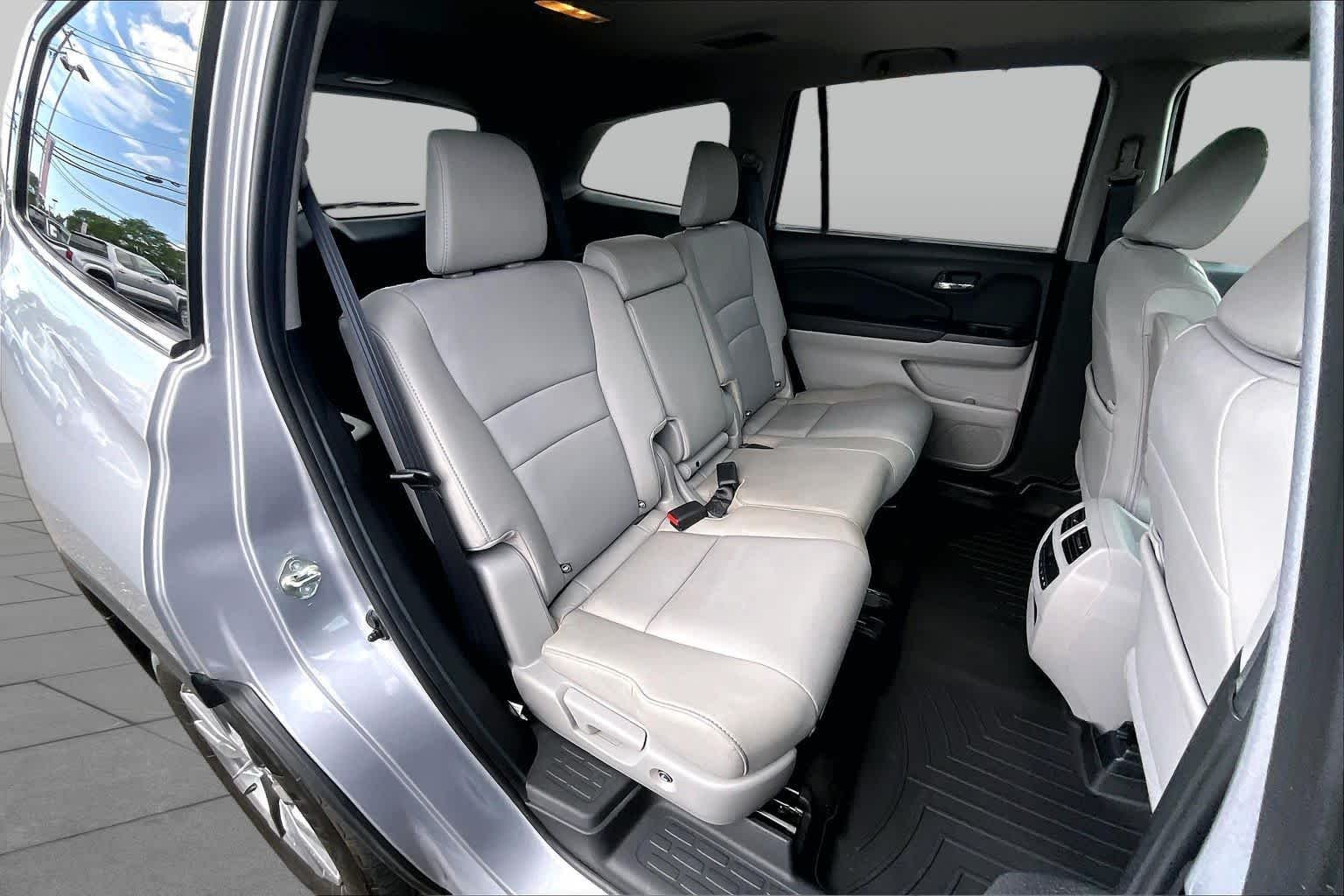 Used 2021 Lunar Silver Metallic Honda EX-L image 19