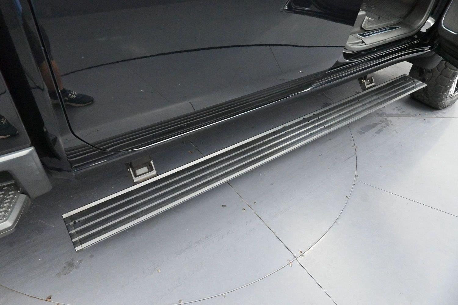 Used 2024 Onyx Black GMC Denali Ultimate image 9