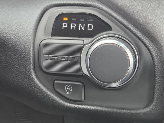 New 2026 Diamond Black Crystal Pearl-Coat Exterior Paint RAM Big Horn/Lone Star image 12