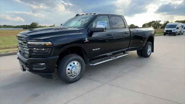 New 2027 Diamond Black Crystal Pearl-Coat Exterior Paint RAM Laramie image 5