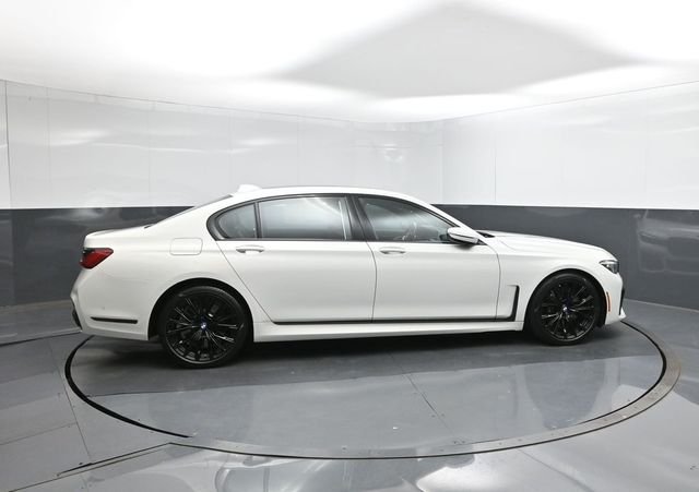 Used 2022 White BMW 740i image 11