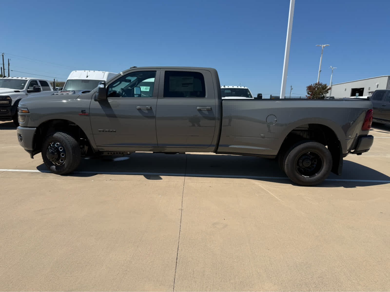 New 2026 Ceramic Gray Clear-Coat Exterior Paint RAM Laramie image 11