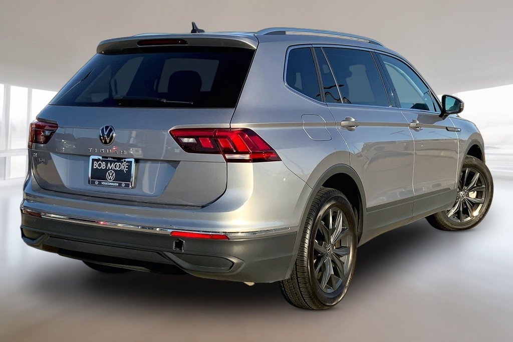 Certified Used 2024 Pyrite Silver Metallic Volkswagen 2.0T SE image 2