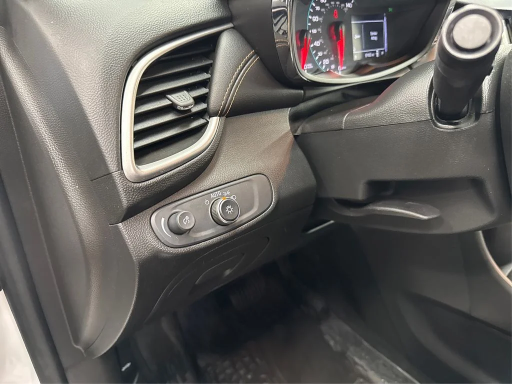 Used 2018 White Chevrolet LS image 33