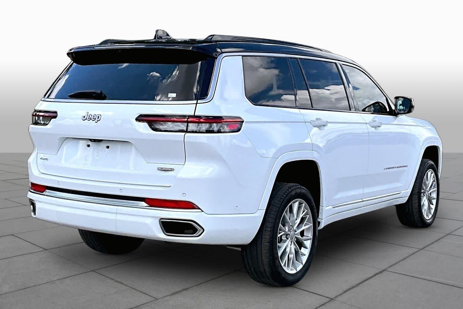 Used 2024 Bright White Clearcoat Jeep Summit image 13