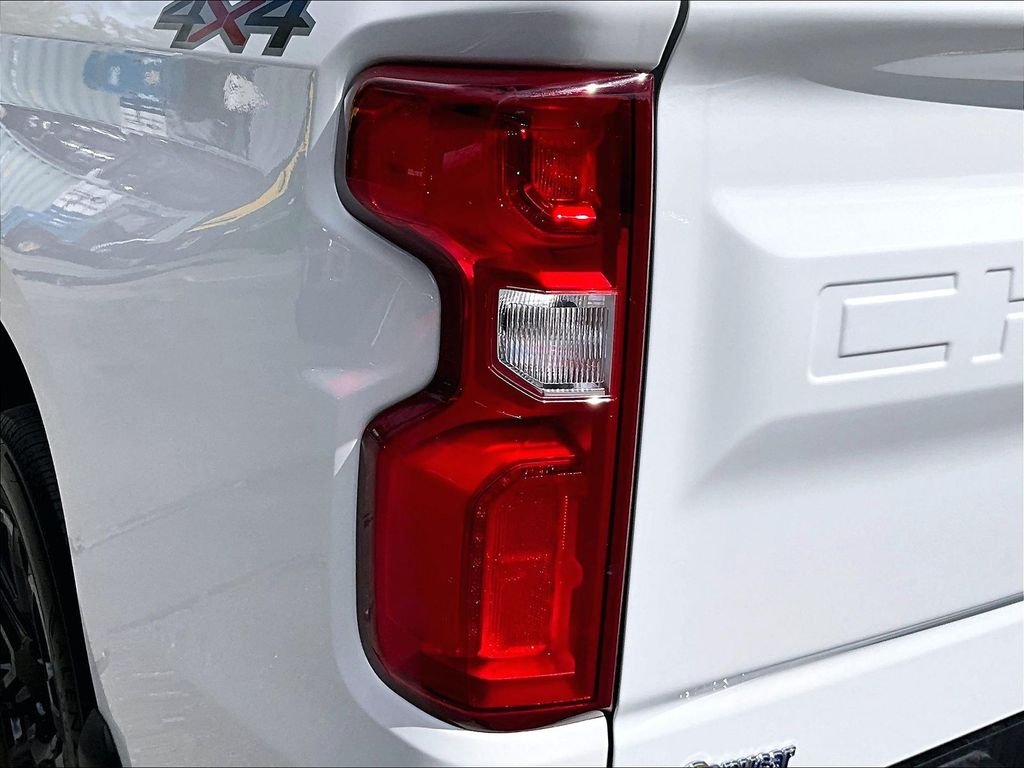 Used 2022 White Chevrolet RST image 35