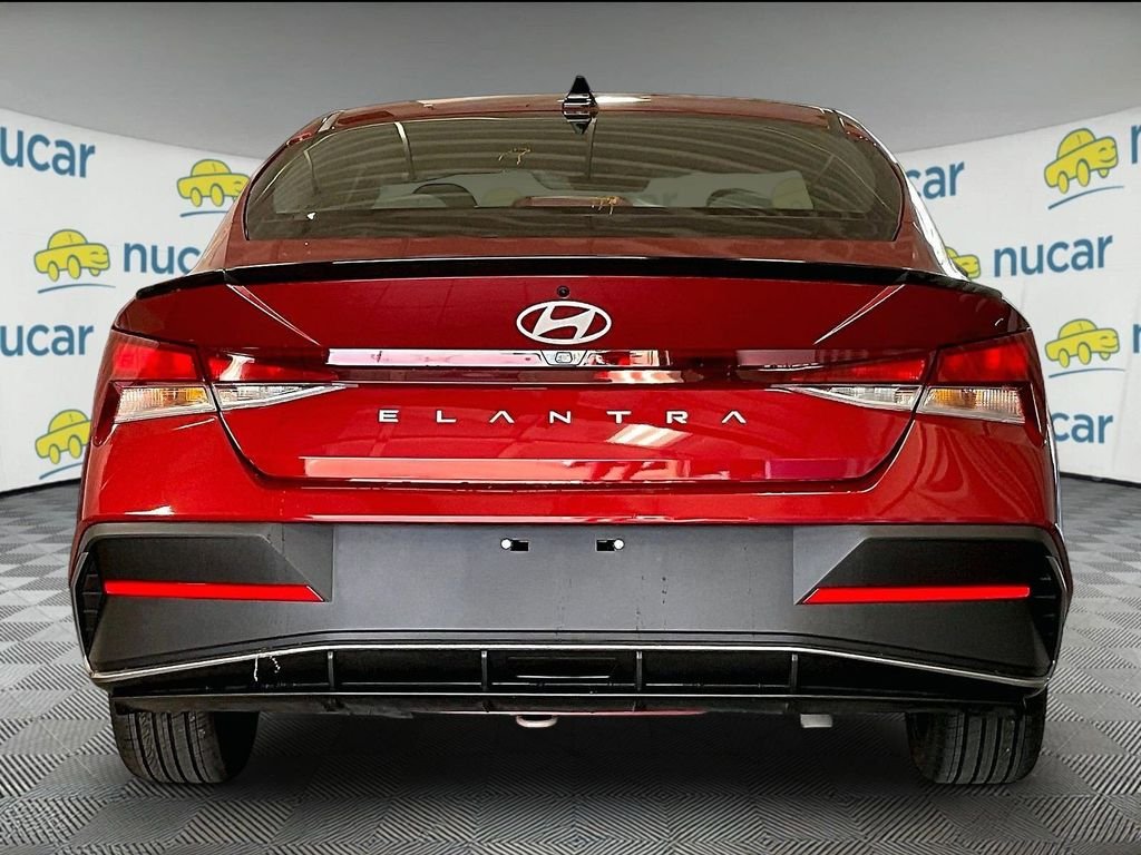 Used 2025 Red Hyundai SEL Sport image 5