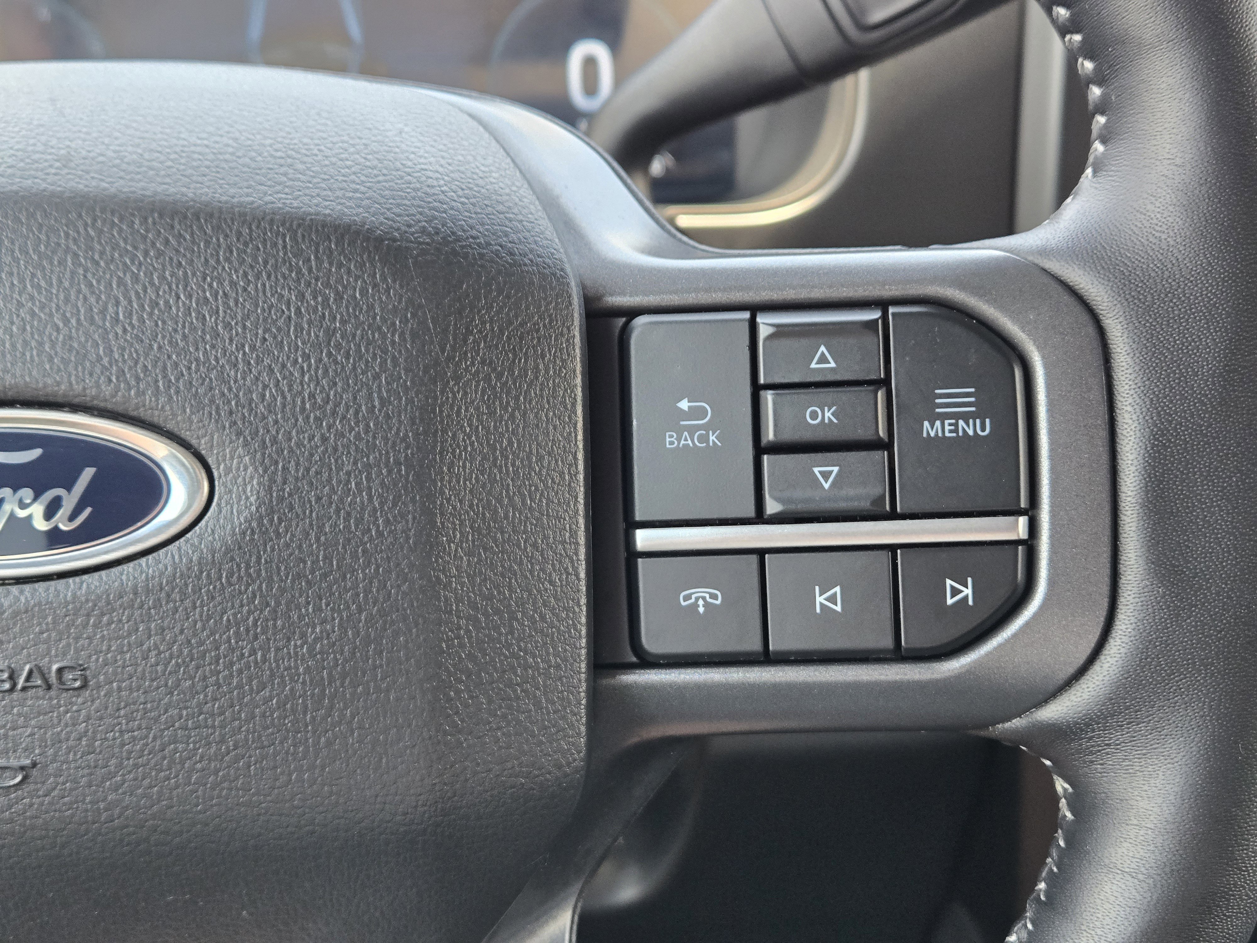Used 2024 Carbonized Gray Metallic Ford Lariat image 27