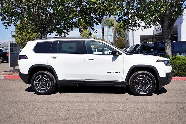 New 2026 Bright White Clear-Coat Exterior Paint Jeep Limited image 6