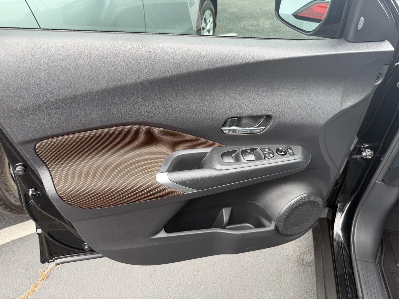 Used 2024 Super Black Nissan SR image 10