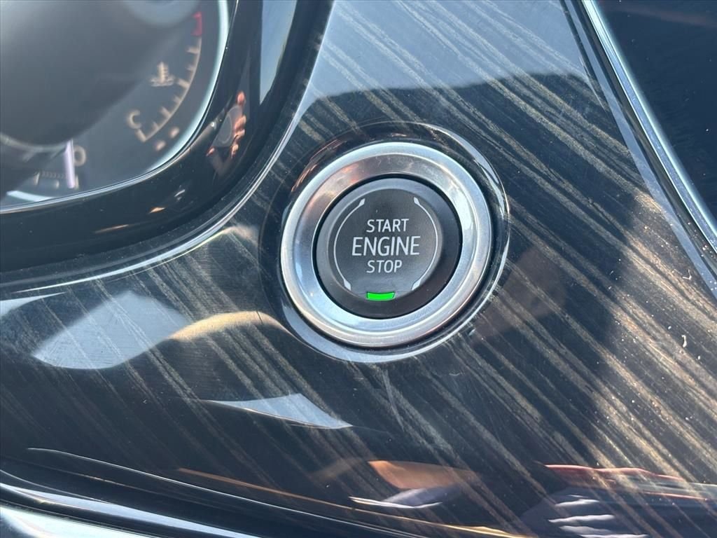 Used 2023 Green Cadillac Premium Luxury image 18