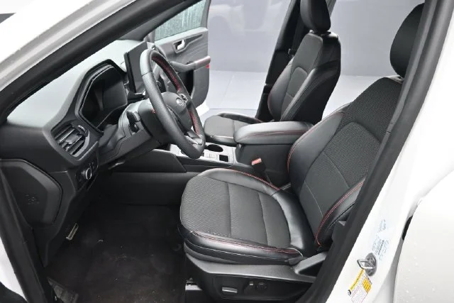 Used 2023 White Metallic Ford ST-Line image 13