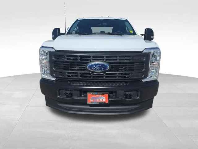 New 2026 Oxford White Ford F-350® XL image 31