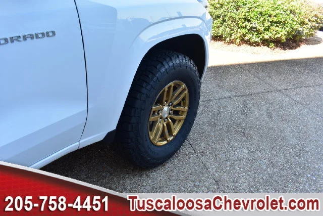 Used 2023 SUMMIT WHITE Chevrolet 4WD LT image 14