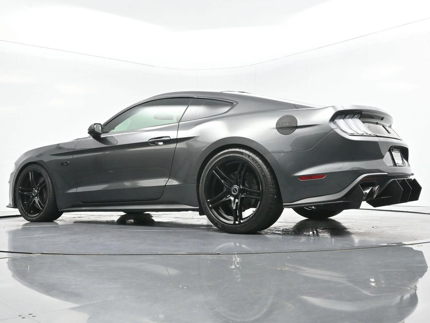 Used 2018 Magnetic Ford GT Premium image 42
