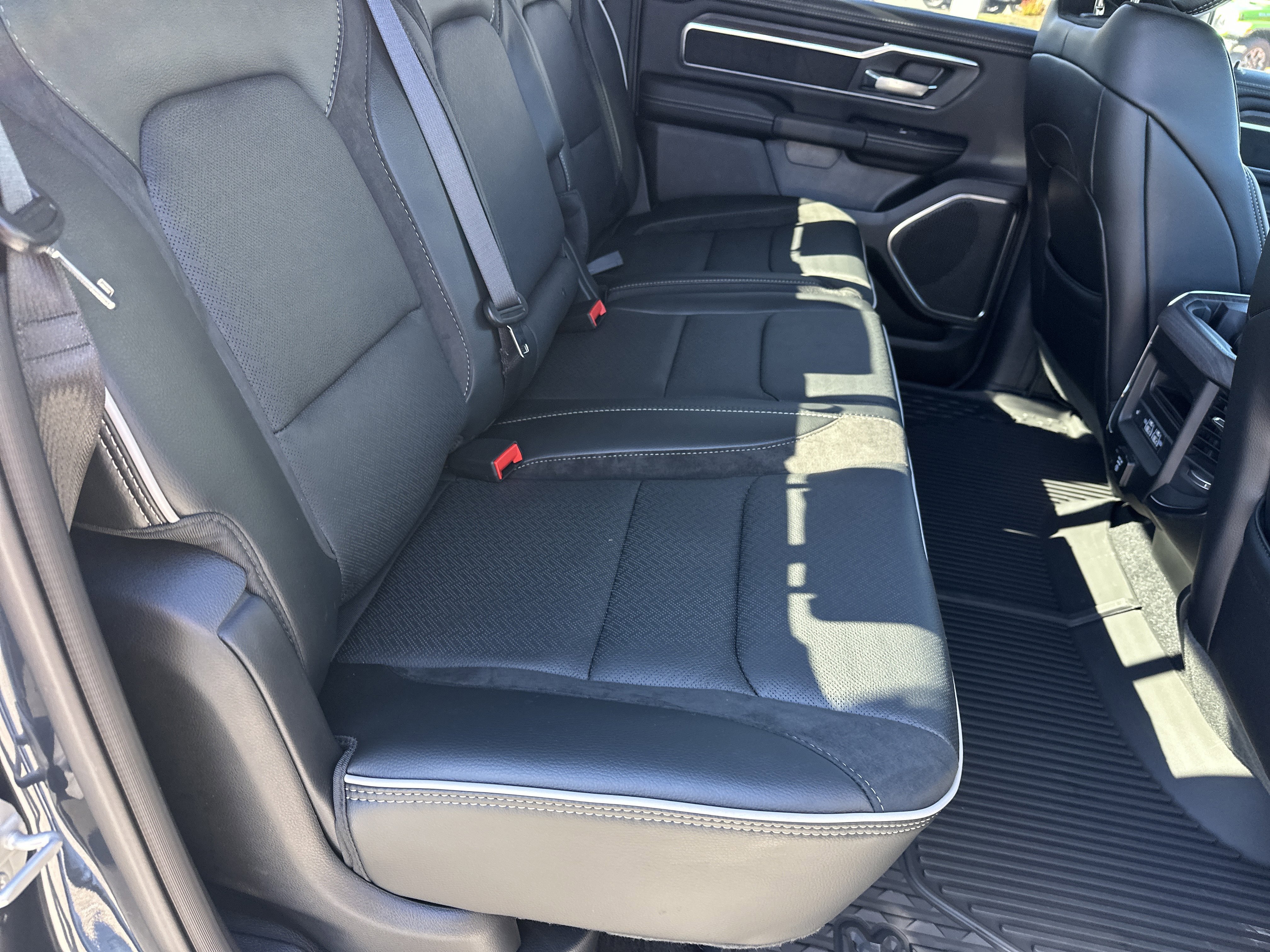 2026 RAM 1500 Laramie - Photo 16