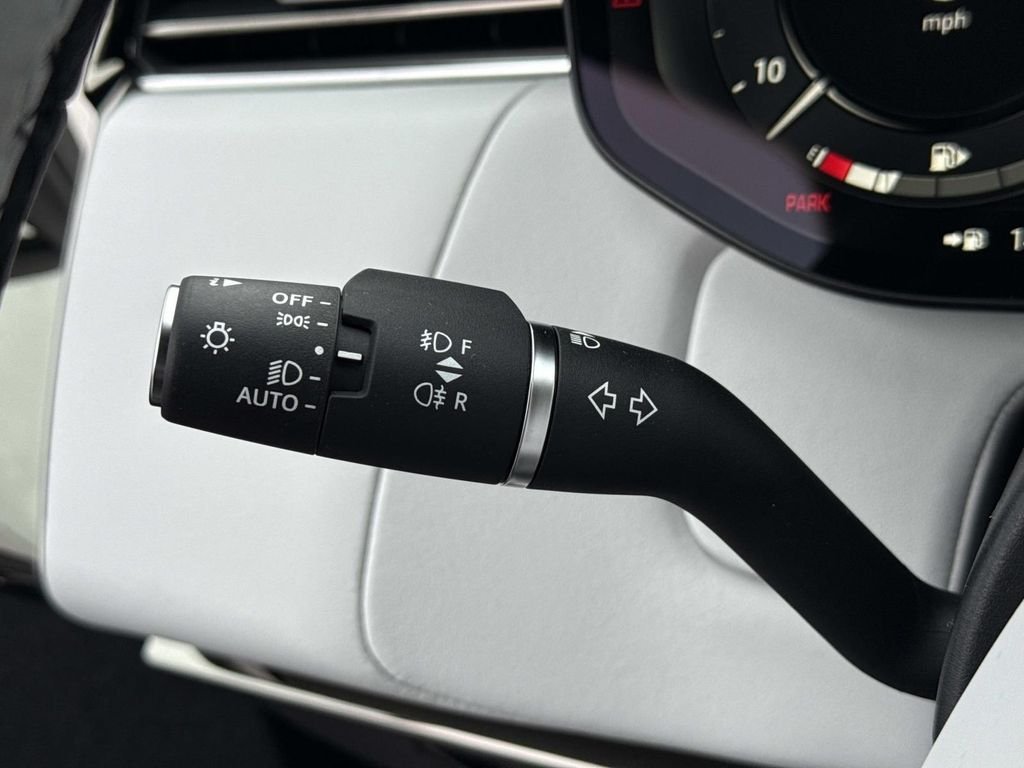 New 2026 Charente Grey Land Rover Dynamic SE image 8