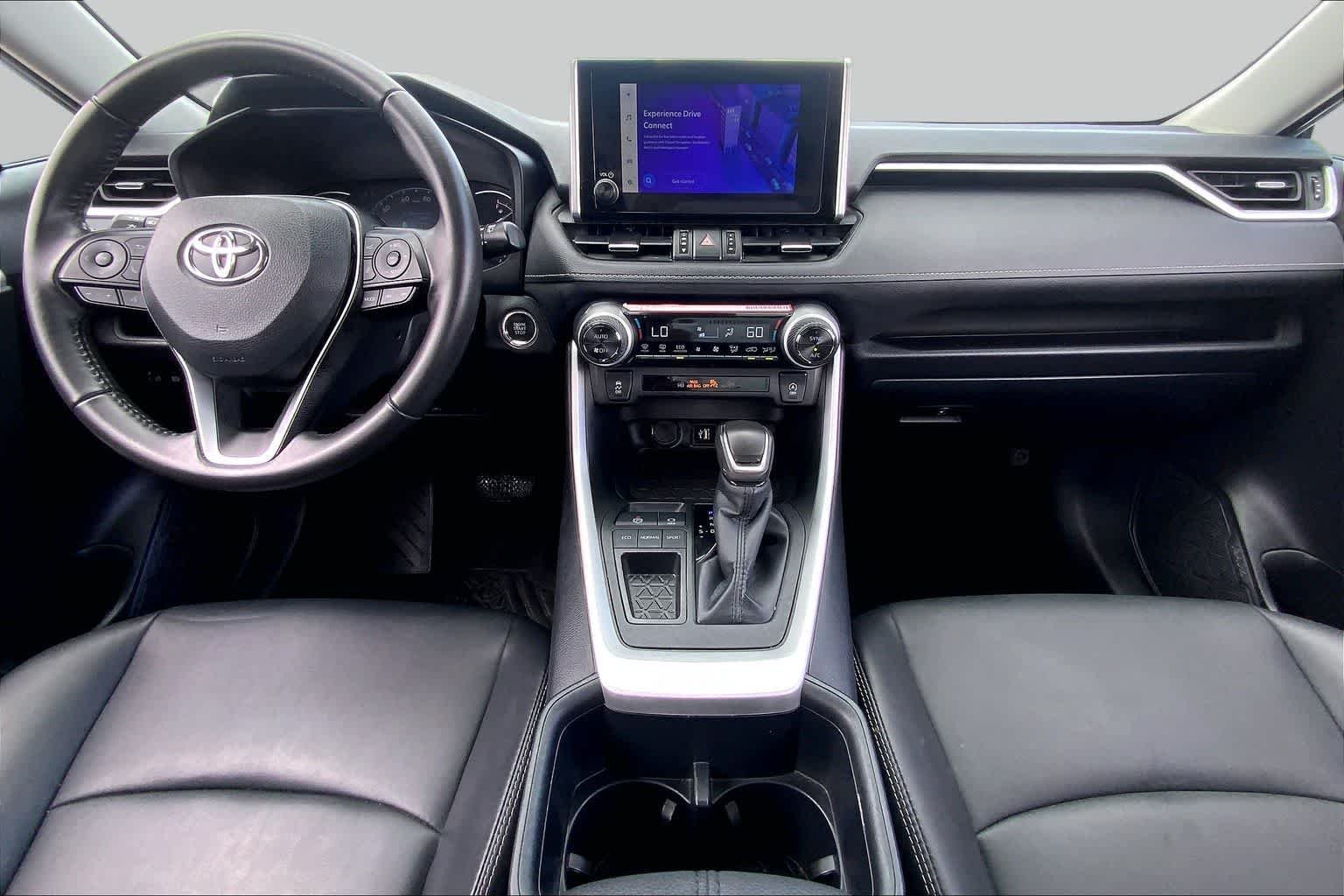 Used 2025 Wind Chill Pearl Toyota XLE Premium image 15