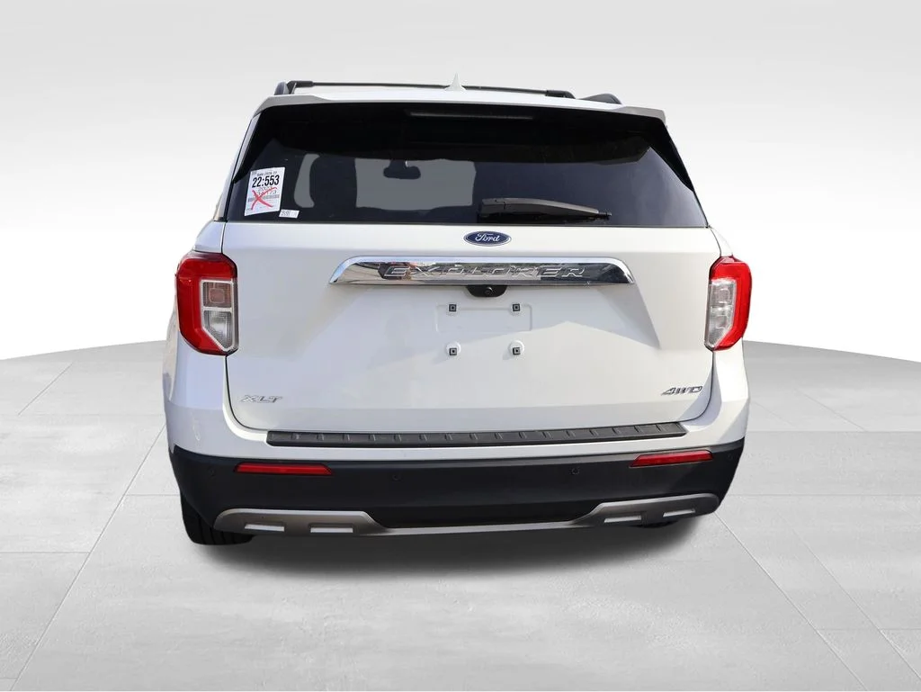 Used 2023 White Metallic Ford XLT image 16