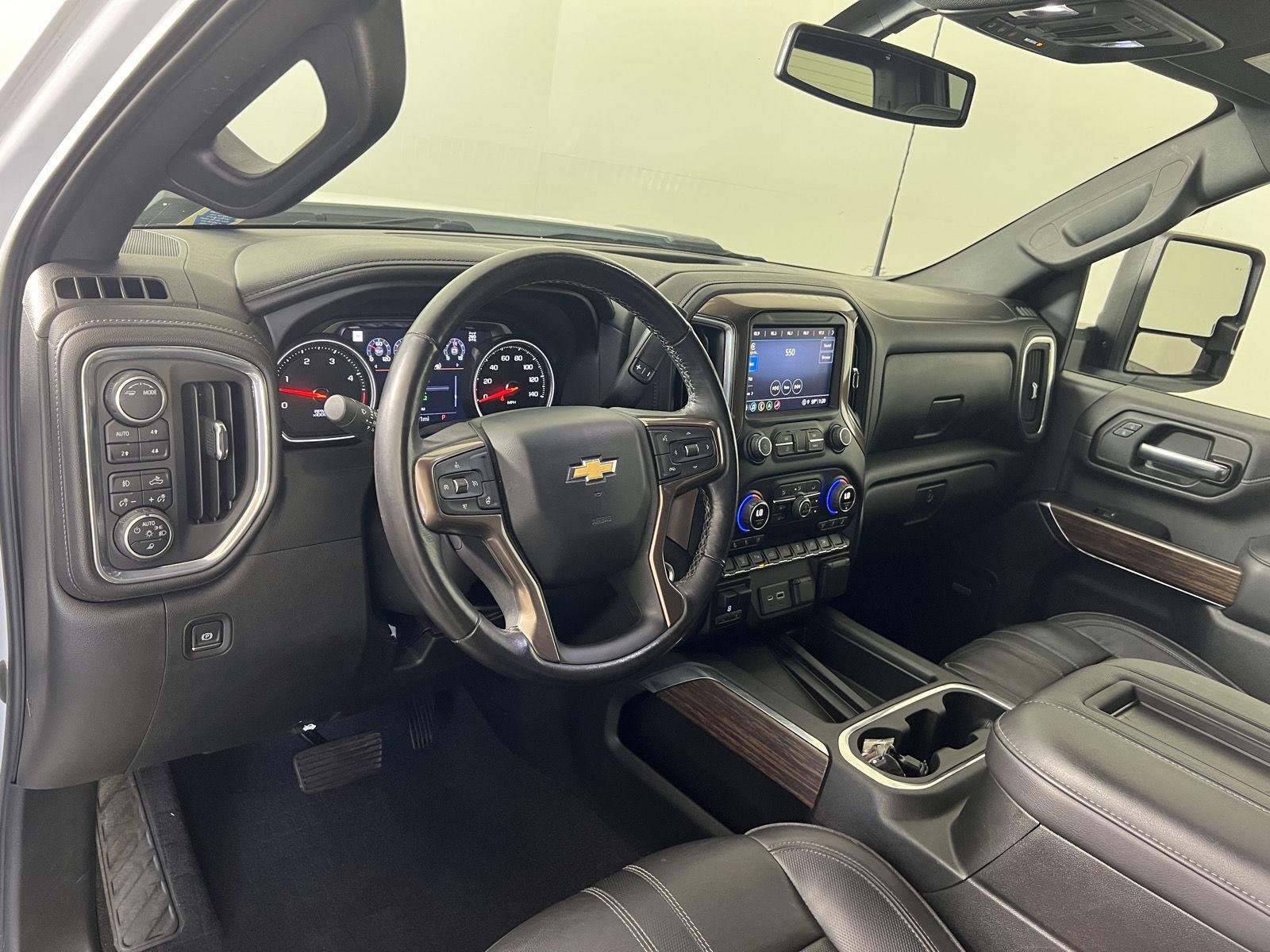 Used 2022 Summit White Chevrolet High Country image 3