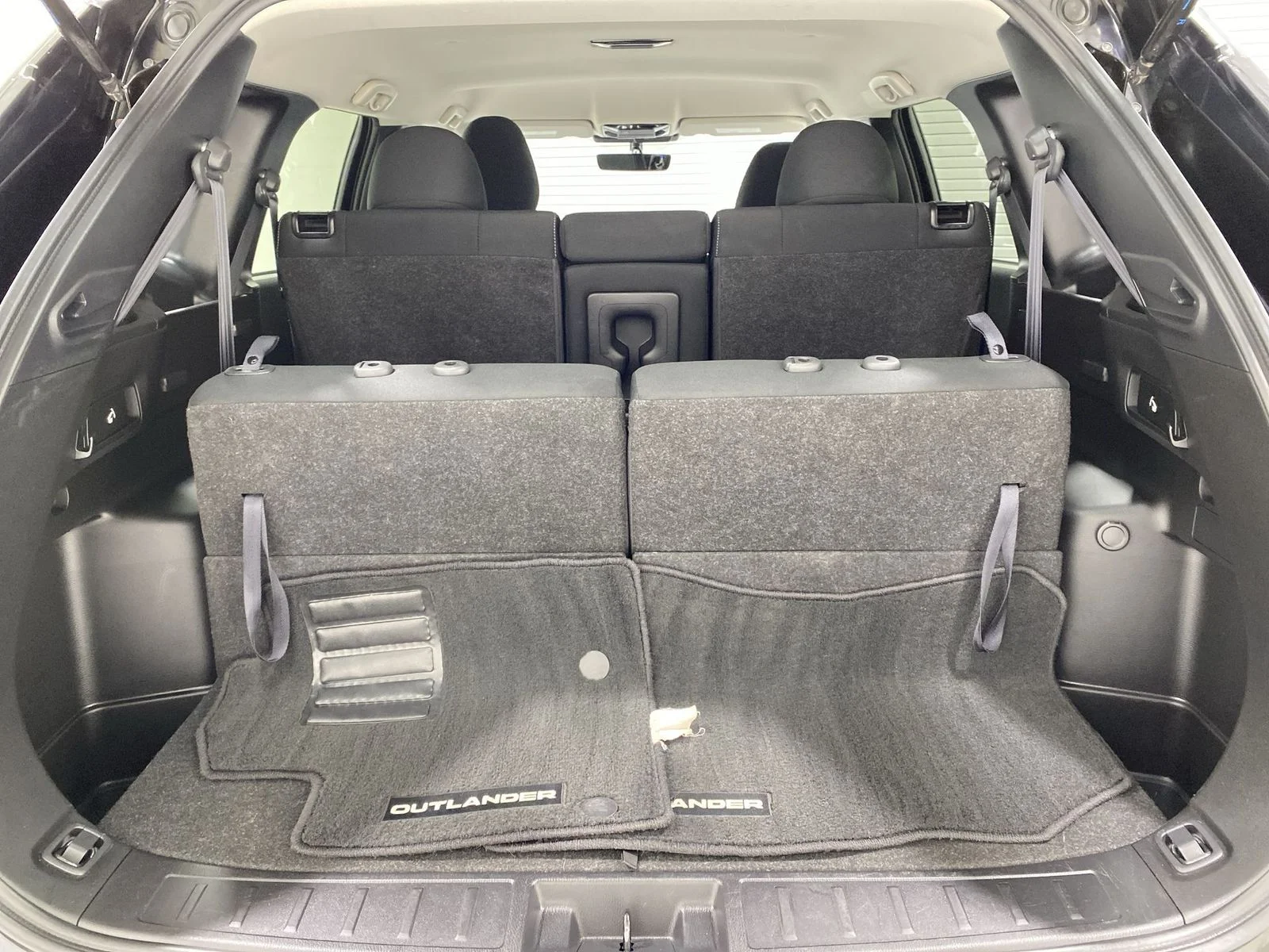 Used 2025 Black Mitsubishi ES image 24