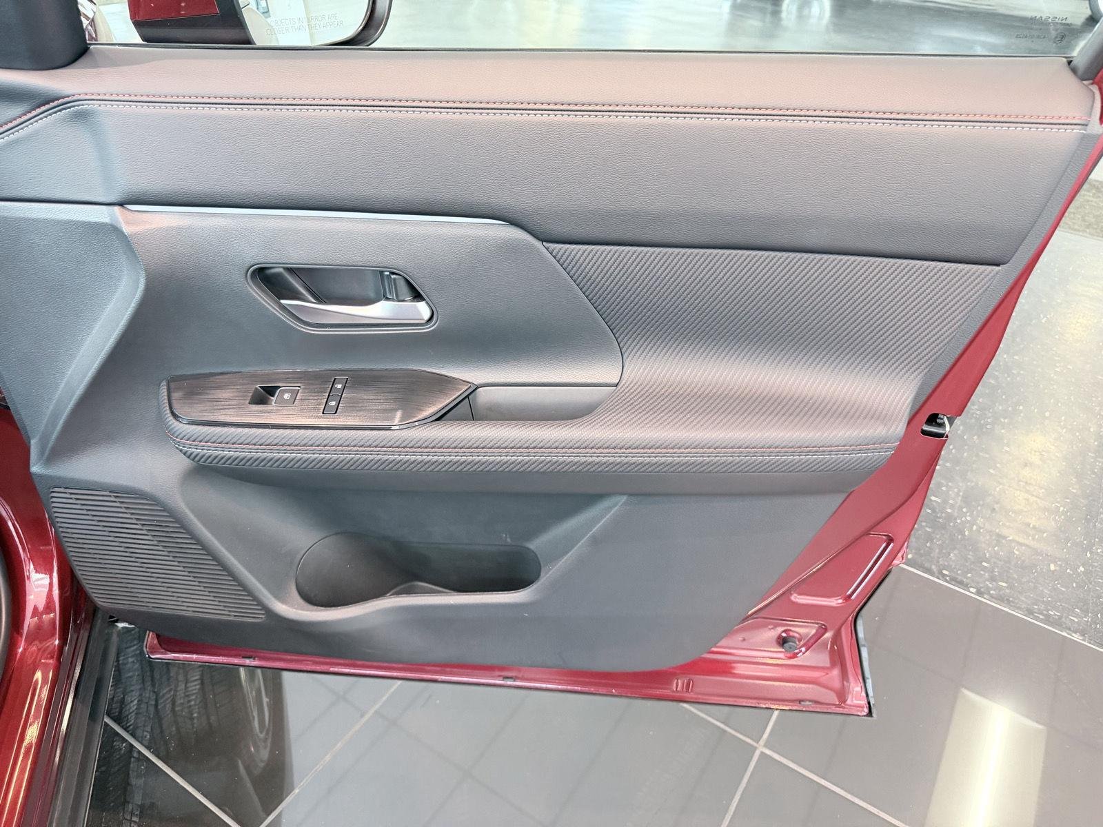 Used 2025 Scarlet Ember Tintcoat Nissan SR image 27