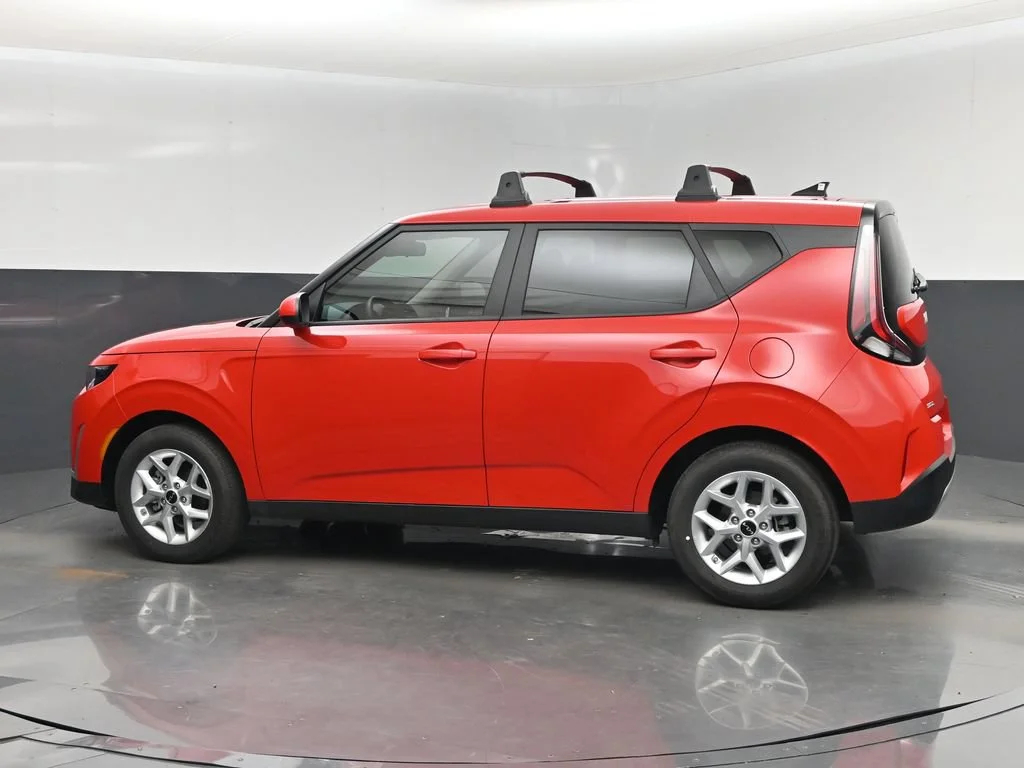 Used 2025 Red Kia LX image 10