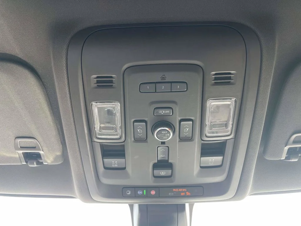 Certified Used 2022 White Frost Tri-Coat GMC SLT image 28