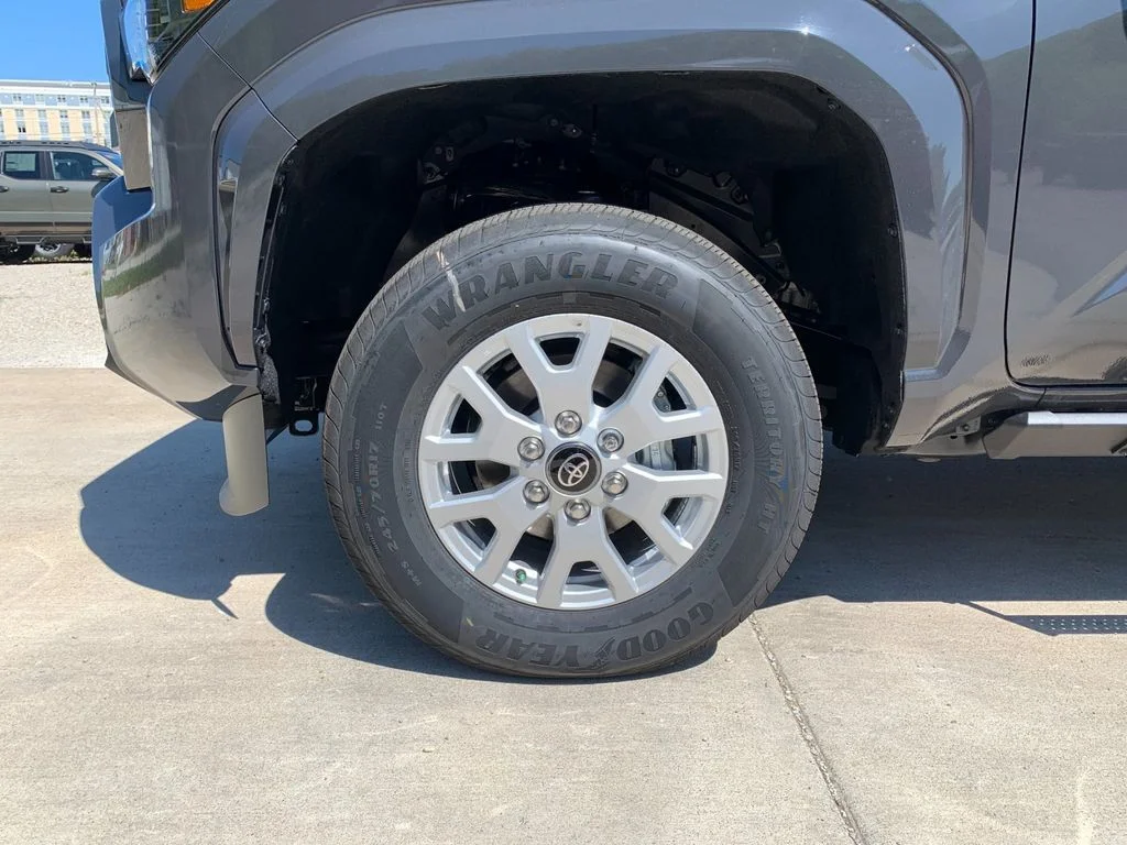 Used 2026  Toyota SR5 image 32