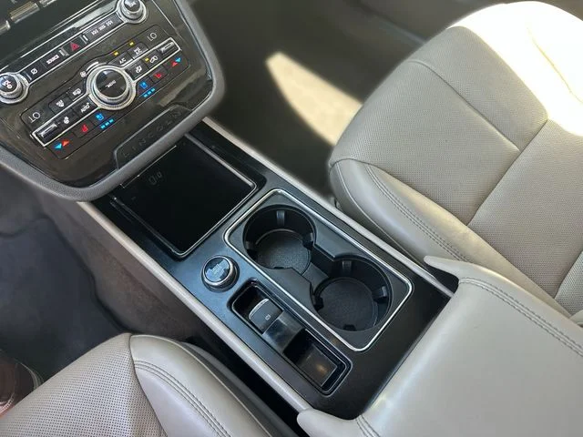 Used 2020 White Lincoln Standard image 22