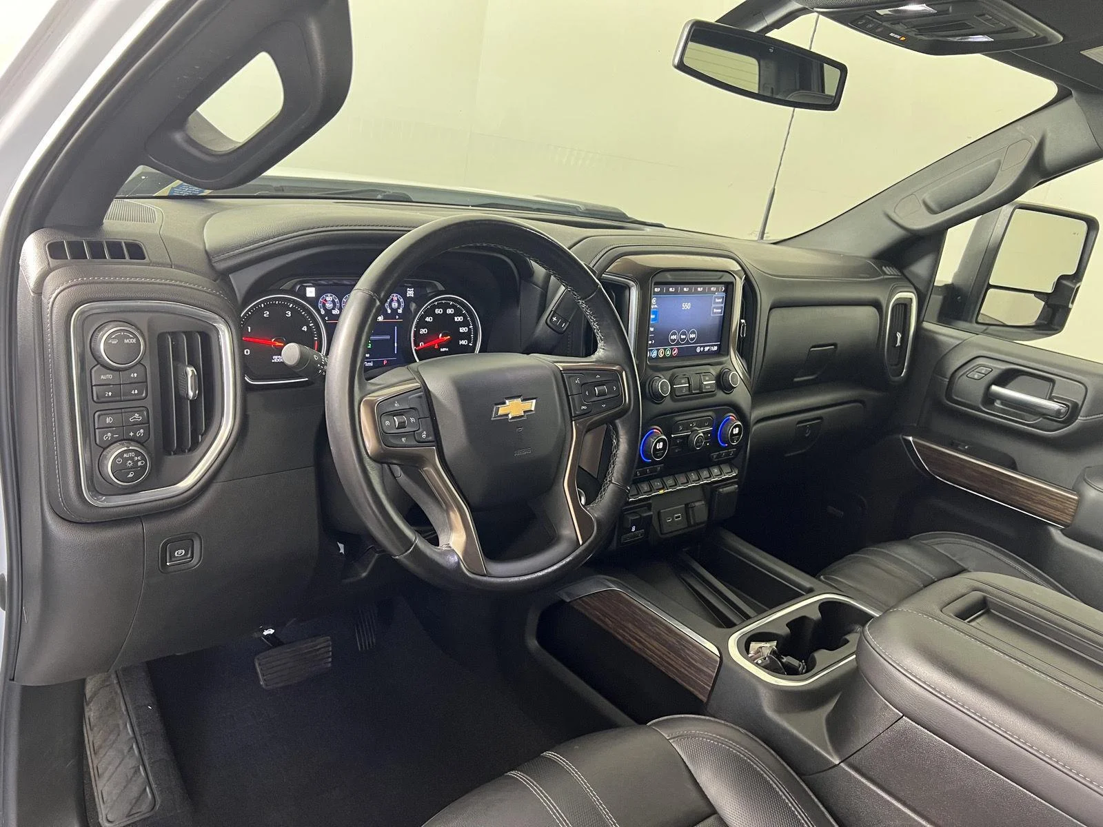 Used 2022 SUMMIT WHITE Chevrolet High Country image 3