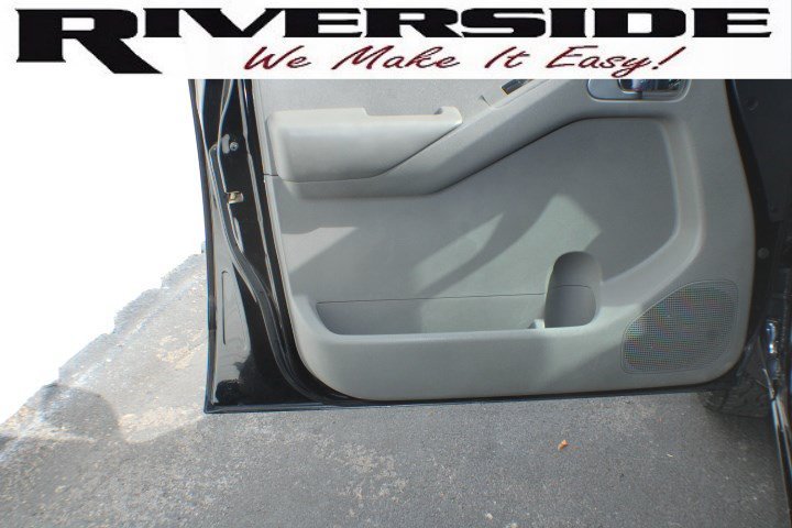 Used 2013 Super Black Nissan Desert Runner image 6