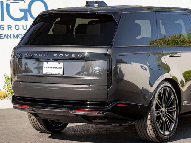 Used 2023 Carpathian Gray Premium Metallic Land Rover SE image 7