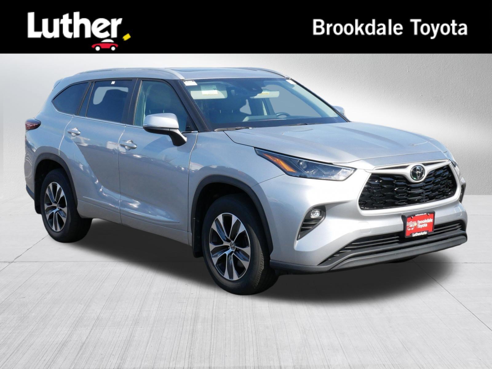 Certified Used 2025 CELESTIAL SILVER Toyota XLE image 1