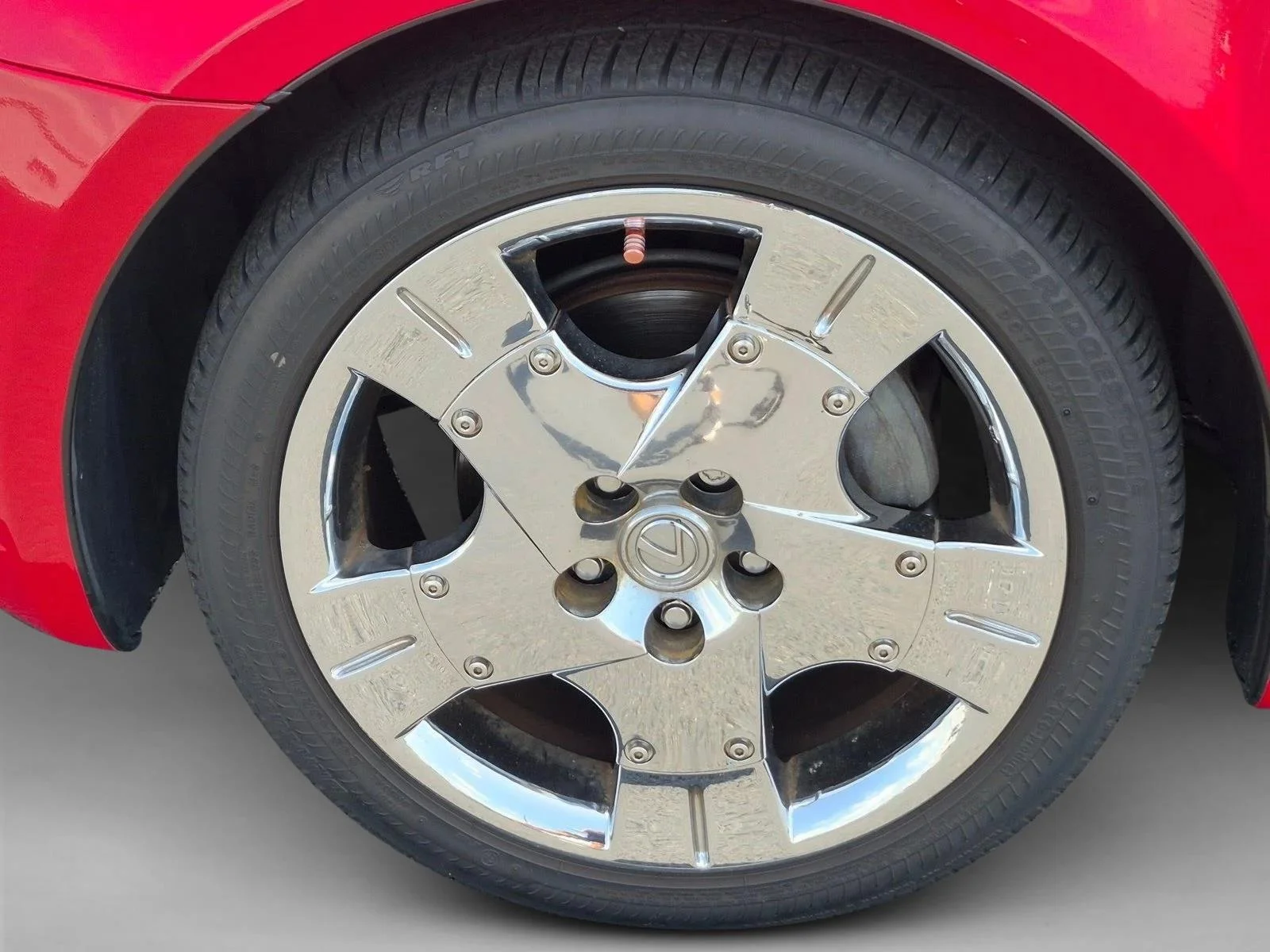 Used 2005 Red Lexus  image 10