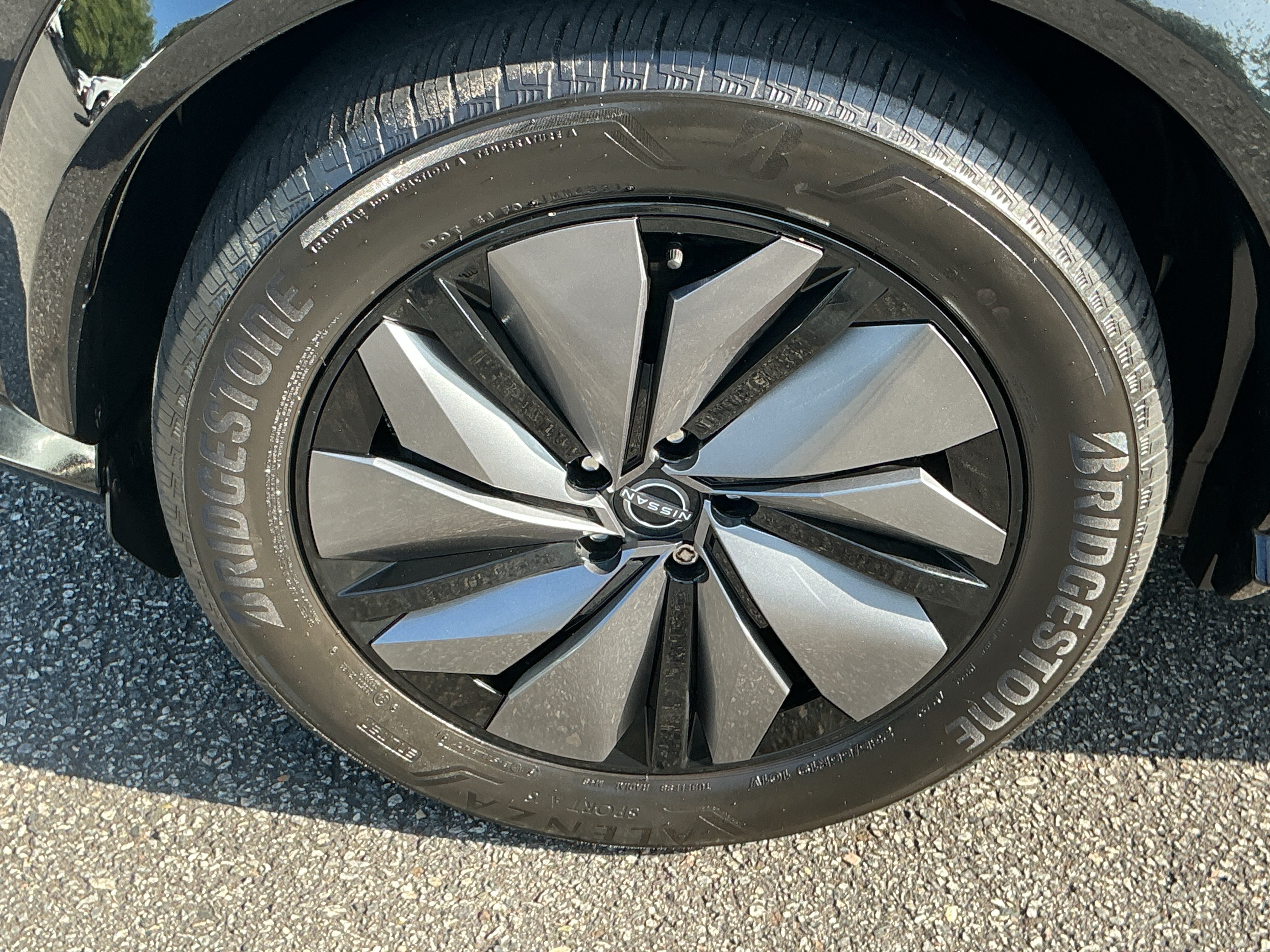 Used 2023 Black Diamond Pearl Nissan ENGAGE image 9